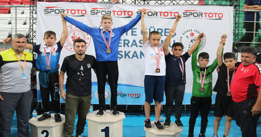 Güreşçilerimiz Türkiye üçüncüsü oldu