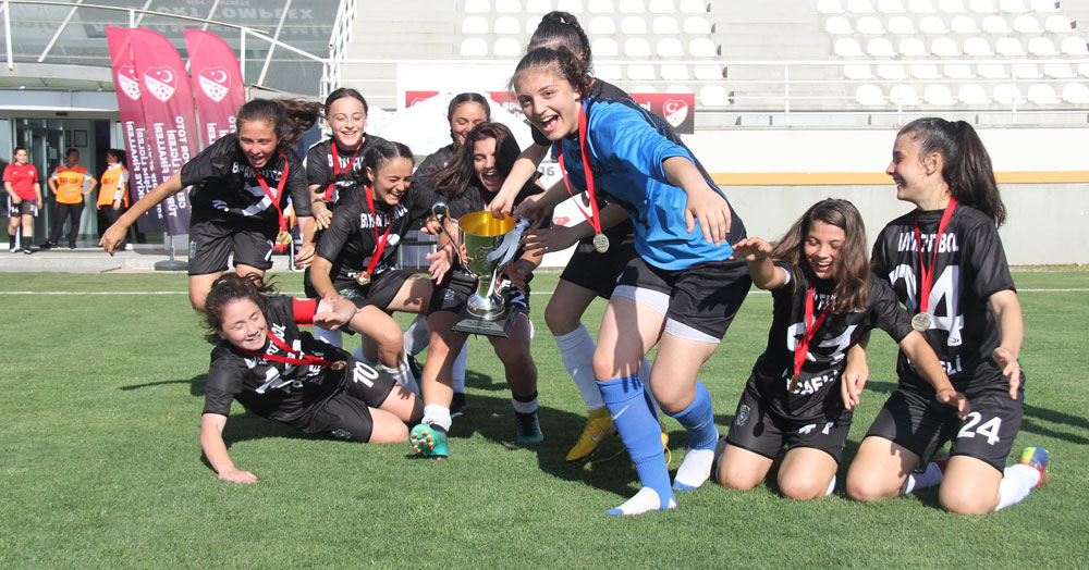 İzmit'in kızları destan yazdı!