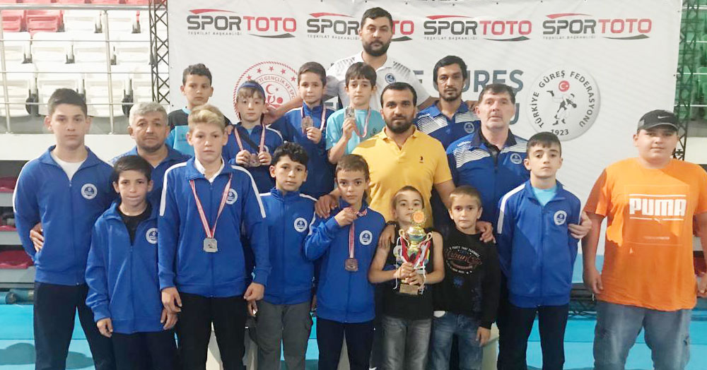 Güreşçilerden sezon sonu tarifesi: 4 madalya