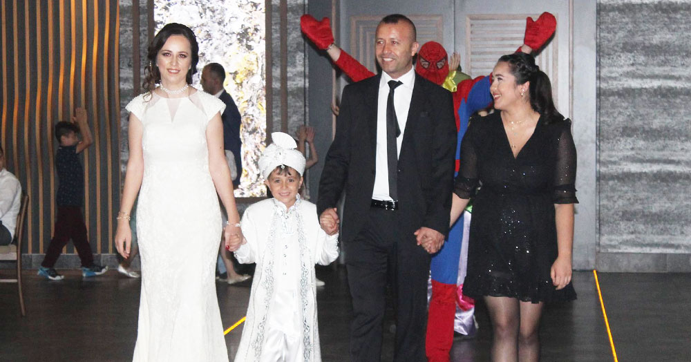 Uzun ailesinin gurur dolu, görkemli cemiyeti!