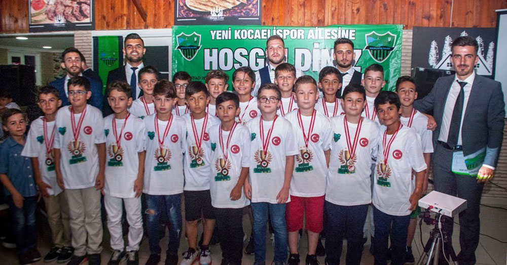 Yeni Kocaelispor şampiyonluk yemeğinde buluştu