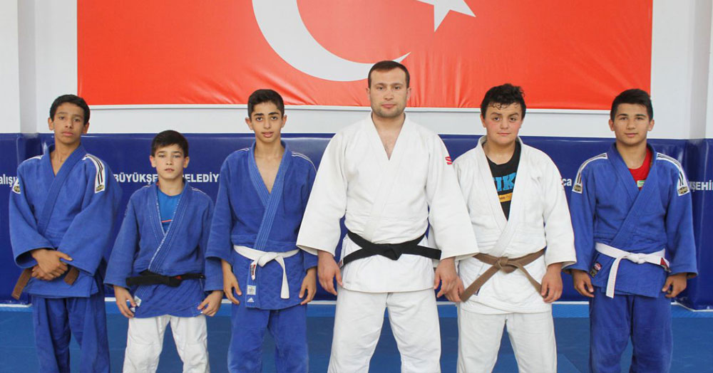 Judoculardan madalya bekliyoruz