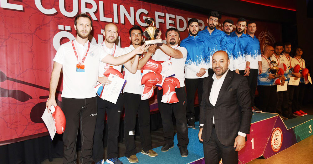 Türkiye şampiyonluğu son taşta kaçtı!