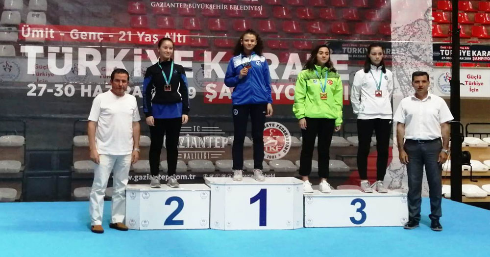 Darıcalı karateciler 6 madalya ile döndü