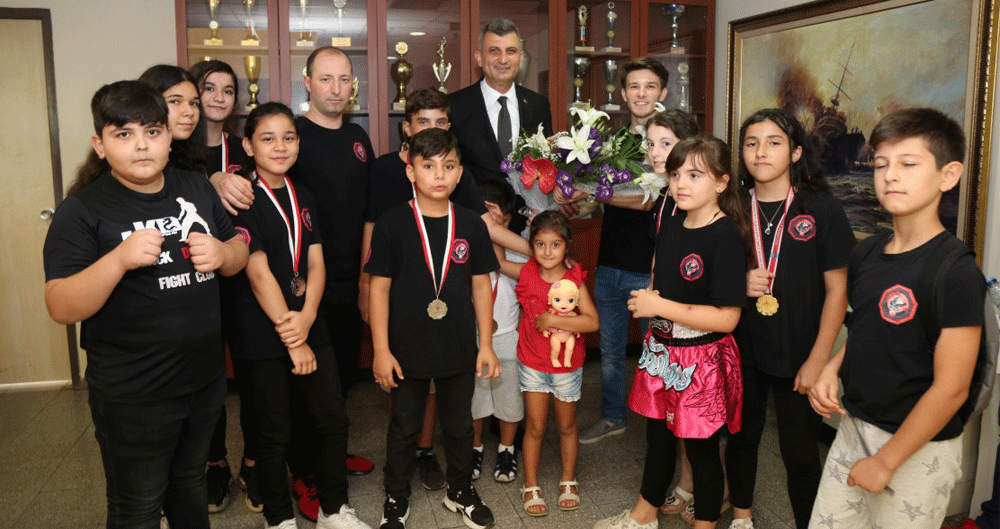 Sezer, Black Dragon Kulübü’nü ağırladı