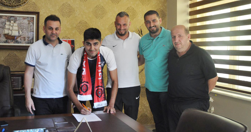 Gölcükspor’a stoper takviyesi