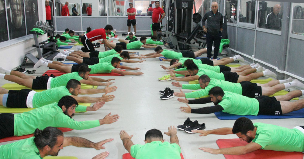 Yağmur yağınca salonda çalıştılar