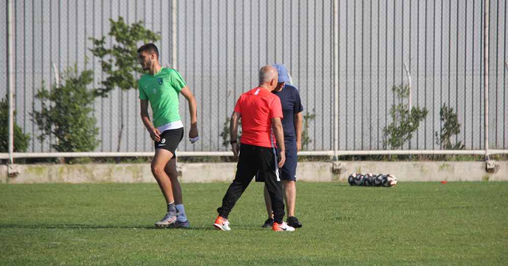 Rıza takımdan ayrı çalıştı