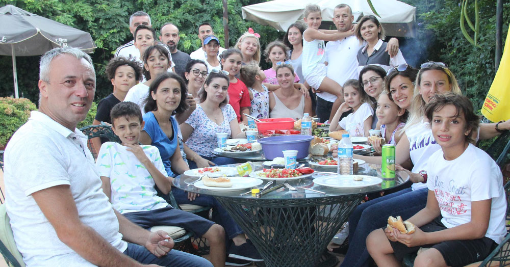 Kupaları aldılar, mangal partisini kaptılar