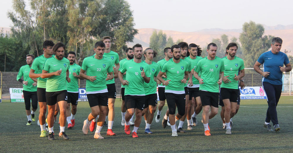 Cizre Stadı’nda çalıştılar, maçı bekliyorlar…