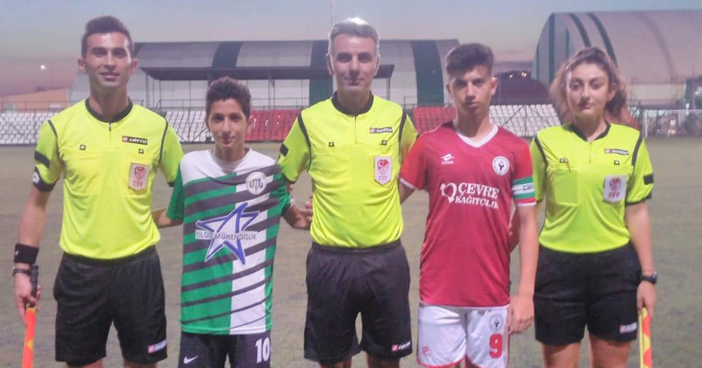 Baba ve kız hakemler aynı maçta!