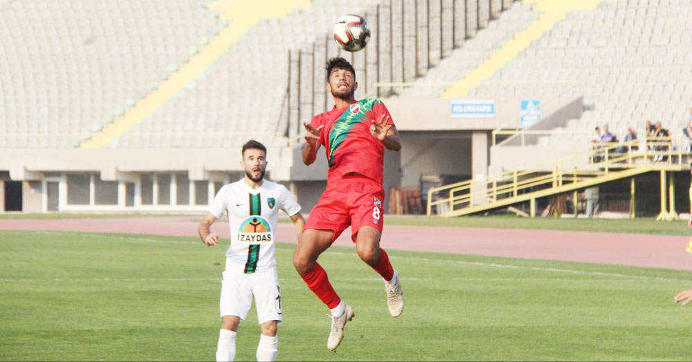 Karşıyaka yeni forması ile ilk maçını kazandı