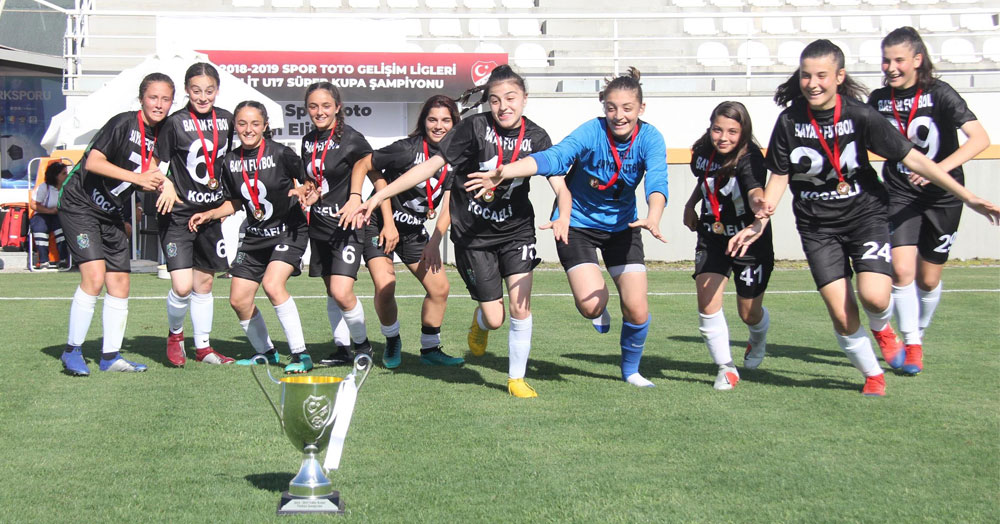 6 İzmitli kızımız U-17 Milli takım bölge karmasına davet edildi