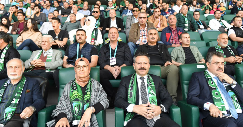 Vali Aksoy, Kocaelispor’u kutladı