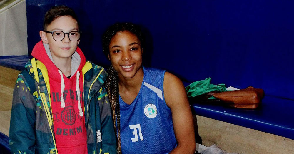 Salona Gökhan Efe indi!