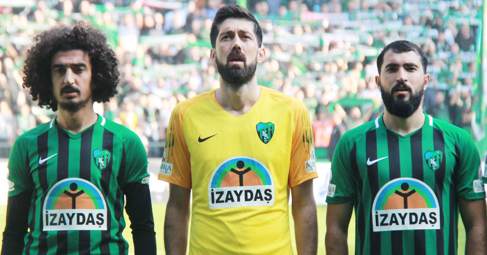 Son anlarda eldivenlerini konuşturdu!