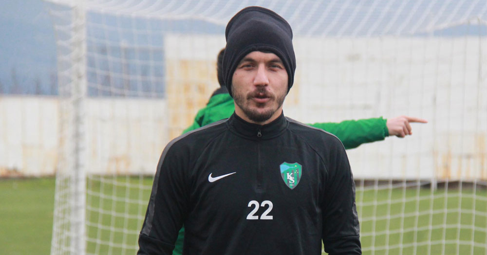 Dinçel sağ bekte Sefa’yı denedi