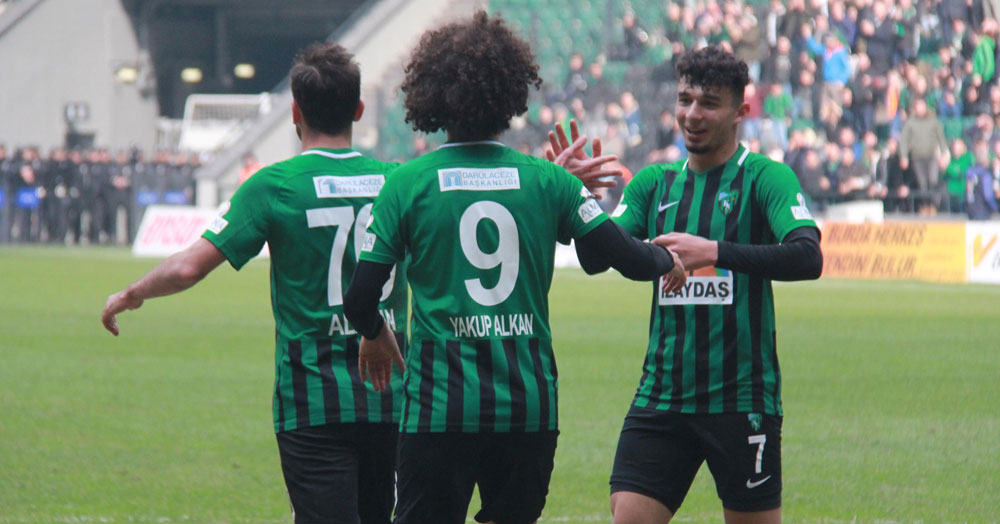 Genç olan milli futbolcular! Aman dikkat! Fikret Özcan yazdı