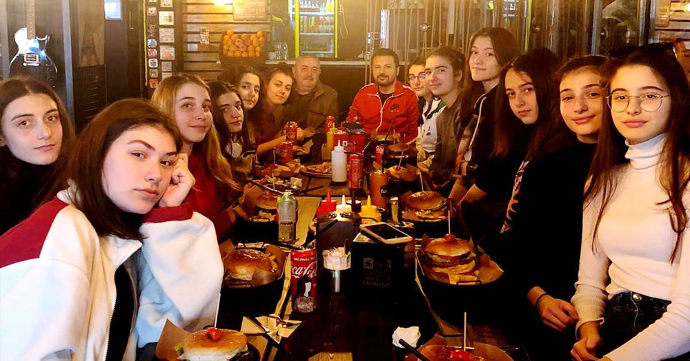 Ergün Yaşar’dan genç voleybolculara ziyafet!