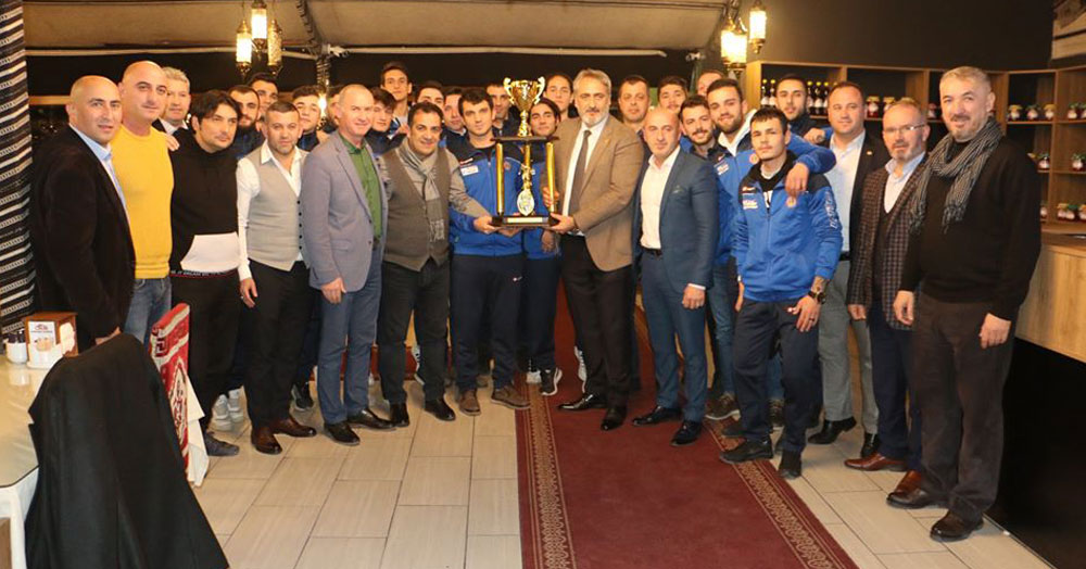 Harbişspor kupalandı