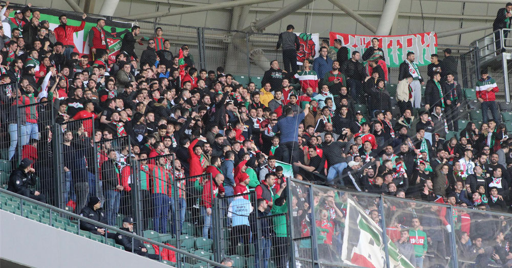 Karşıyaka taraftarına alkış!