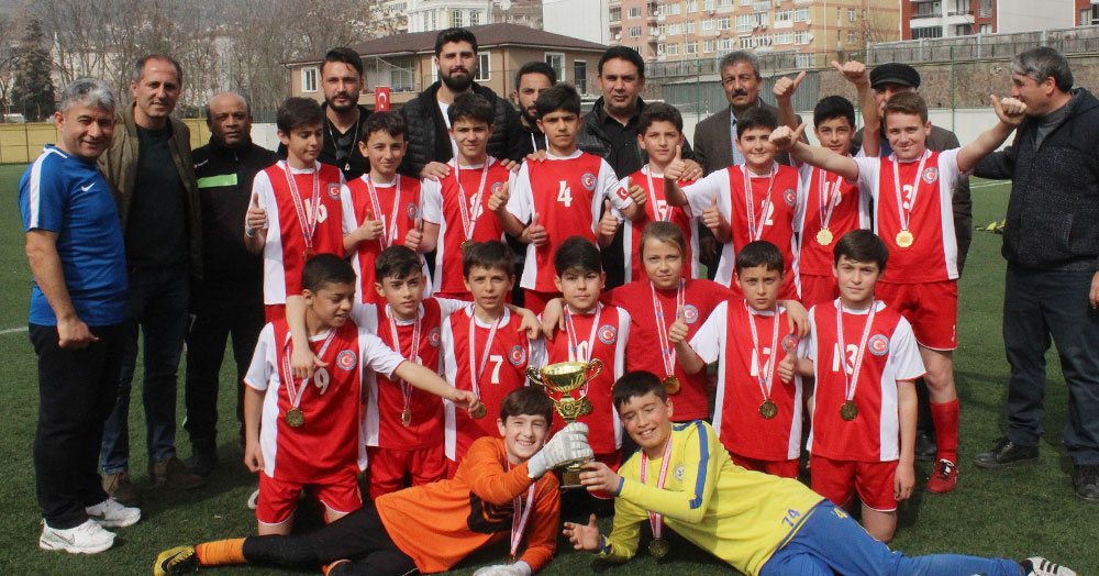 Derince Alpaslan Ortaokulu şampiyon oldu“3-0”