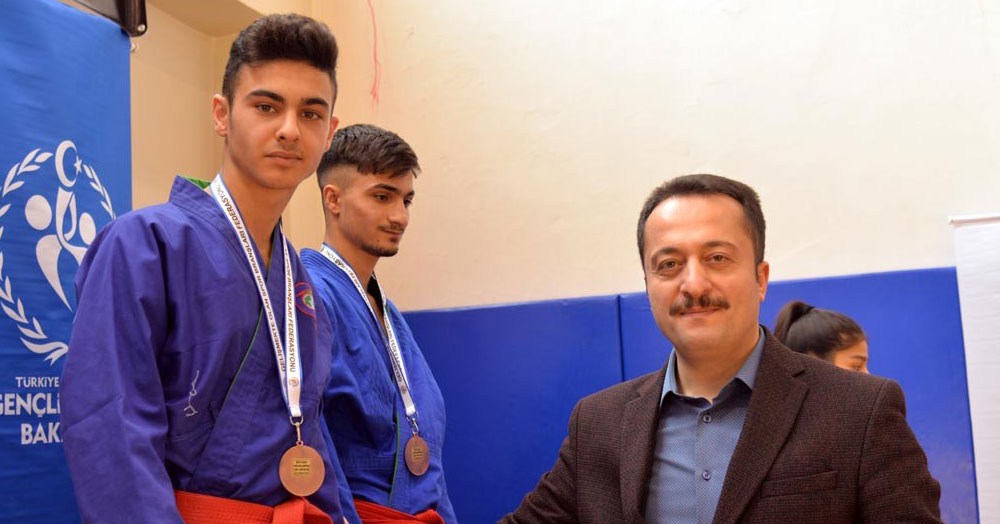 Kuraş erkeklerde de varız