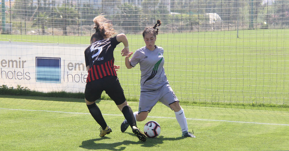 4 kız futbolcumuz U-17 Milli takımına davet edildi