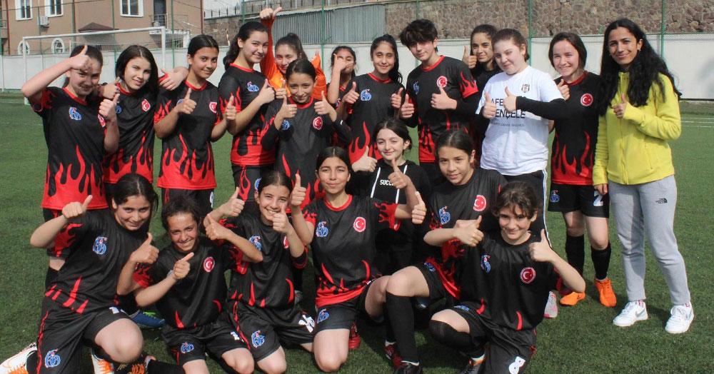 Küçük Kız Futbolda final var final!