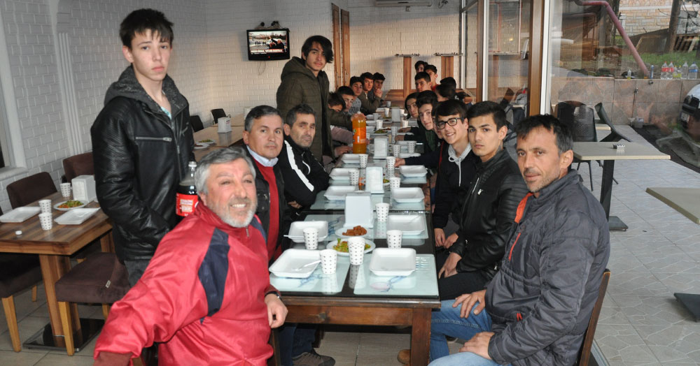 Kartepe Belediye U-15 yemekte buluştu