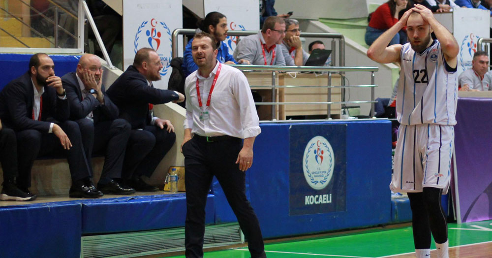 Kağıtsporlu basketbolcular üzülse de saygı ile karşıladı