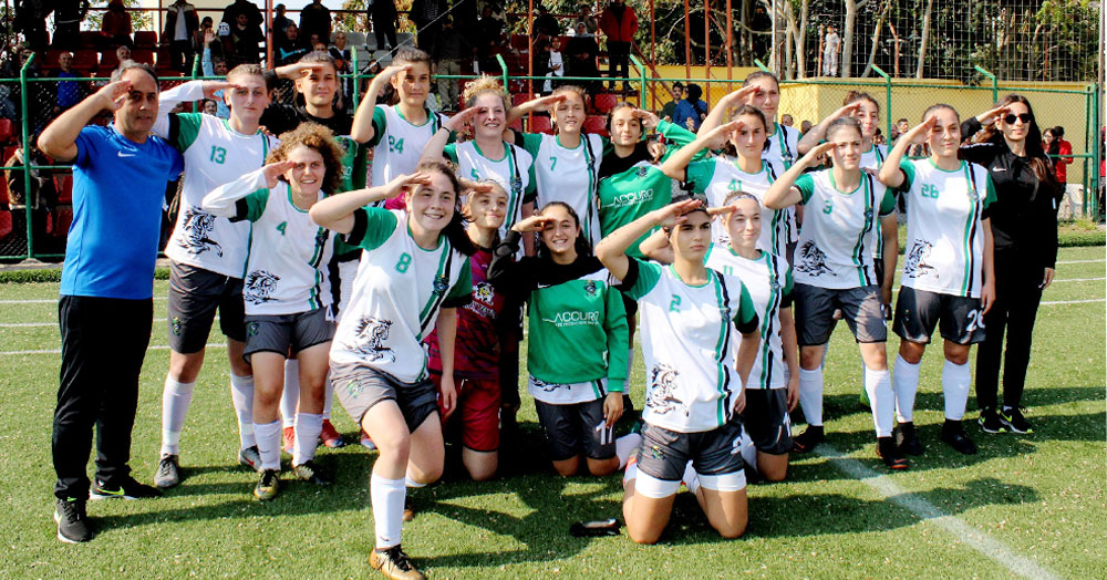 Kadın futbolu hem öksüz hem de yetim!