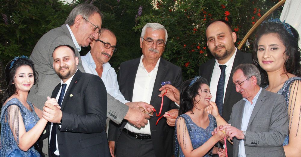 Adnan Sak’ın oğlu Fatih, Seda Hanım ile nişanlandı