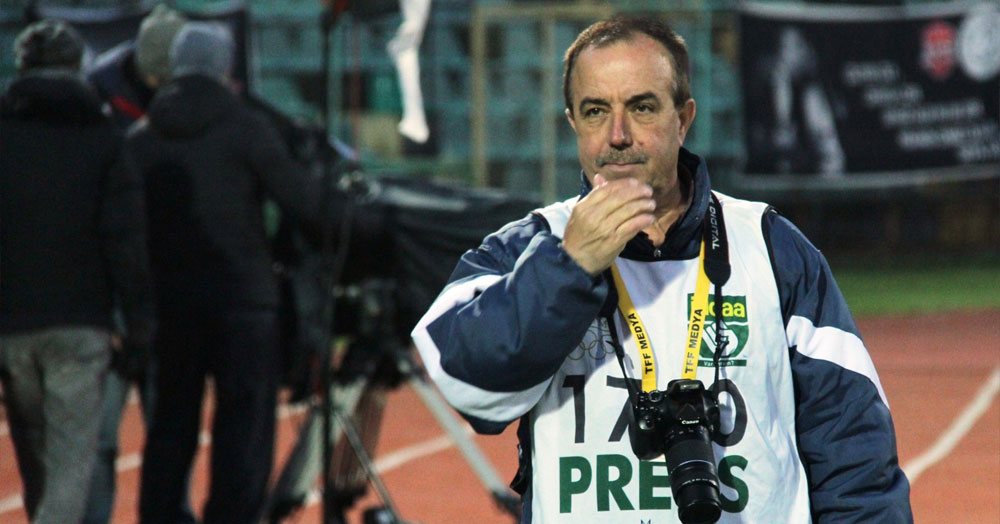 Ahmet Akay anısına hediye verilecek