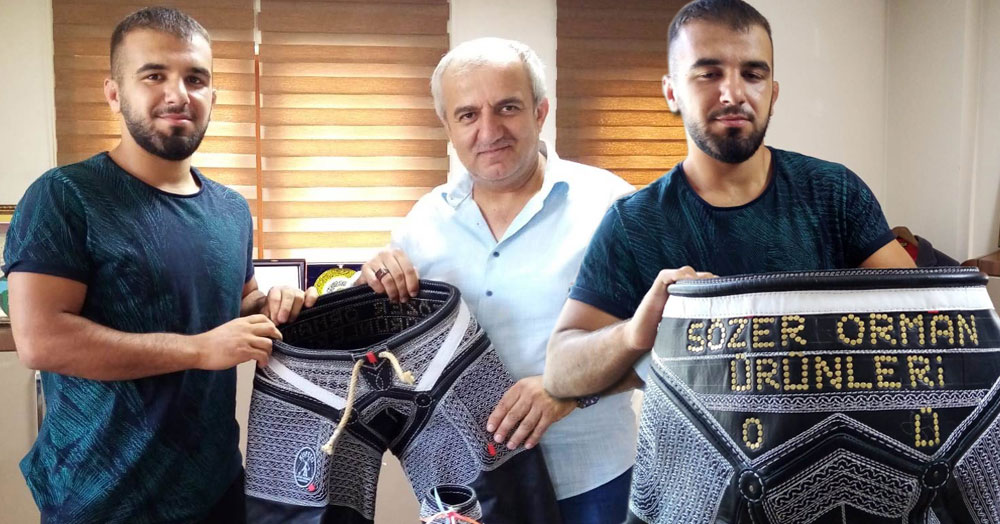 Metin Sözer, başarılı güreşçiye kispet hediye etti