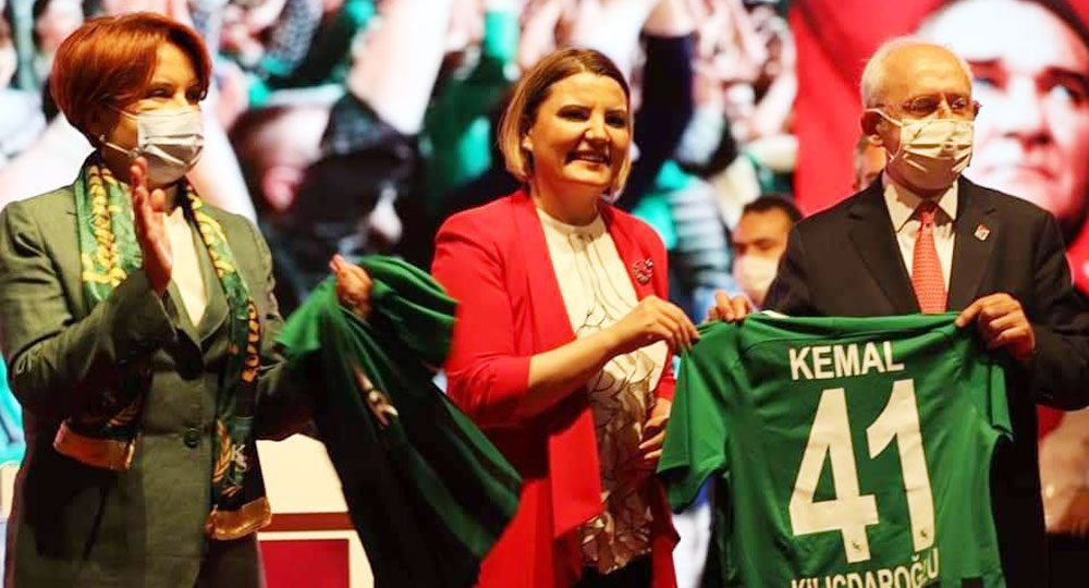 Akşener ve Kılıçdaroğlu’na Kocaelispor forması
