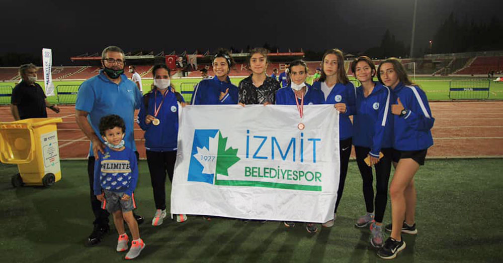 İzmit Belediyespor’un atletleri 1 altın 1 gümüş ile döndü!