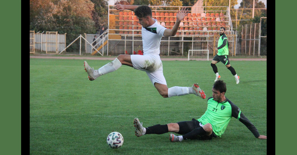 Abiler gençlerle antrenman maçı yaptı