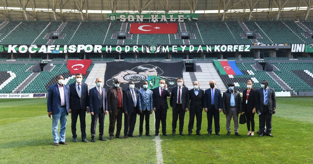 Gine’li spor bakanı Kocaeli Stadı’nı gezdi