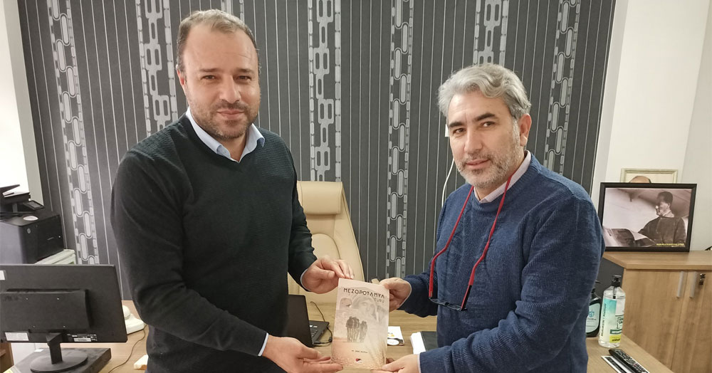 İki federasyon yöneticisinden bir birine hediye