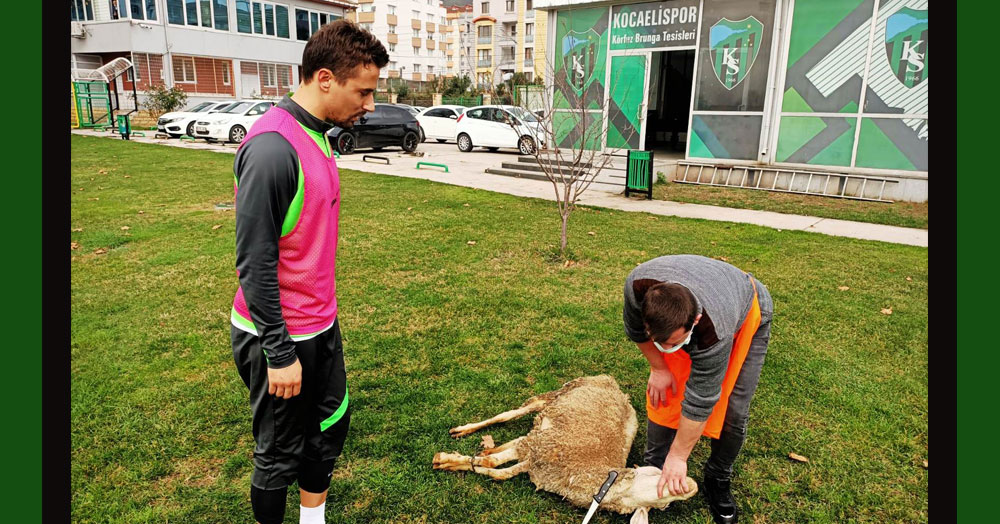 Bahattin Köse kestiği kurbanı kuran kursuna bağışladı