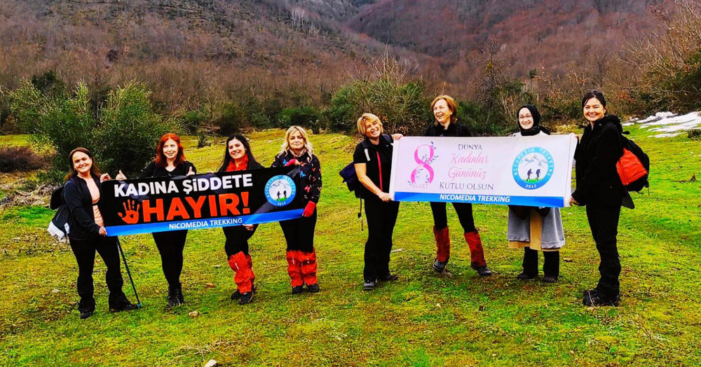 Bu gelen kadınların ayak sesleri!