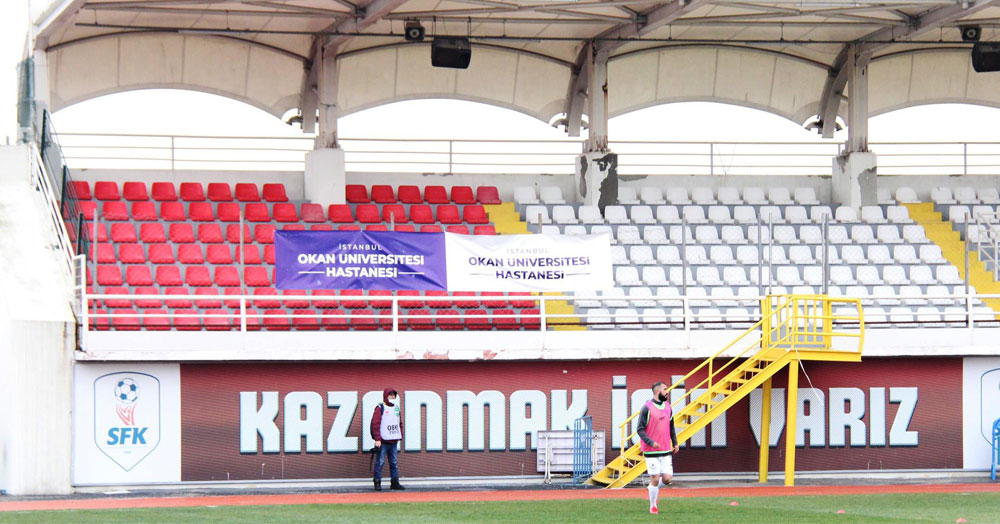 O pankart asılsaydı günaha mı girerlerdi!