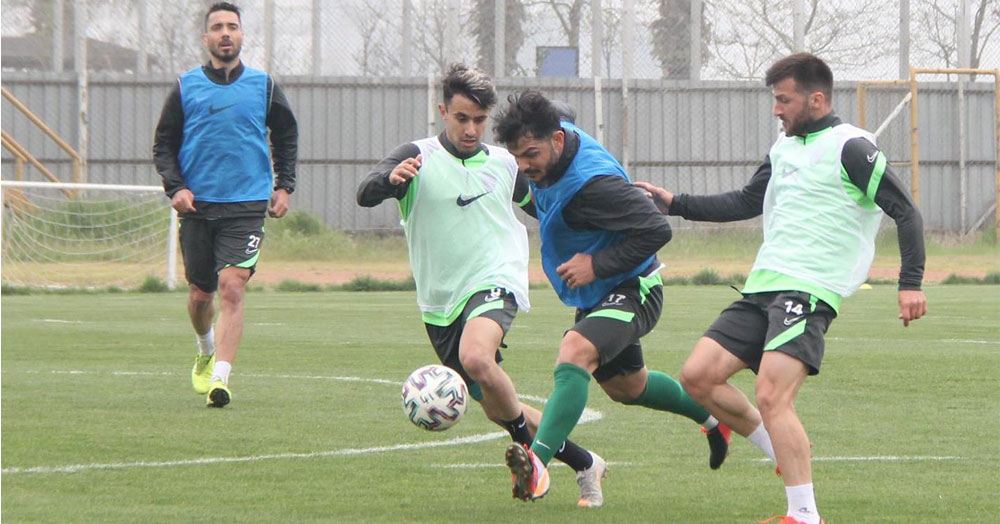 Uşakspor hazırlıkları tam kadro başladı