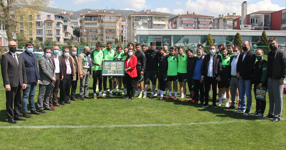 Başkan Hürriyet, Kocaelispor’u Uşak’a uğurladı