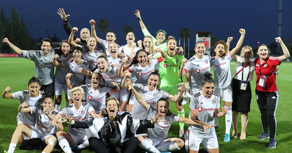 Kocaeli Kadın FK’dan Beşiktaş’a kutlama 