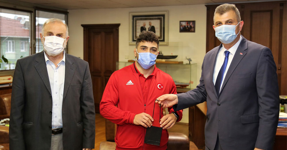 Başkan Sezer, şampiyon Ramazan Sarı’yı kutladı