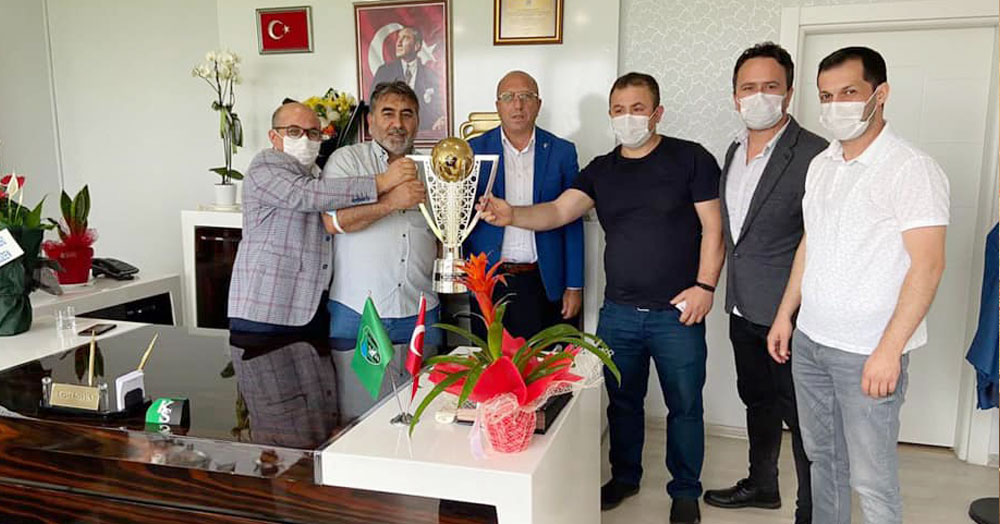 Körfez Belediyesi amirleri Engin Koyun'a çıkarma yaptı