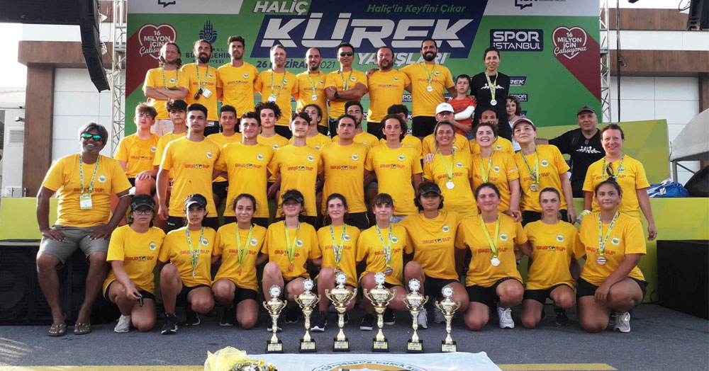 İzmit Sümer Spor Kürek Takımı, Haliç’te şov yaptı!