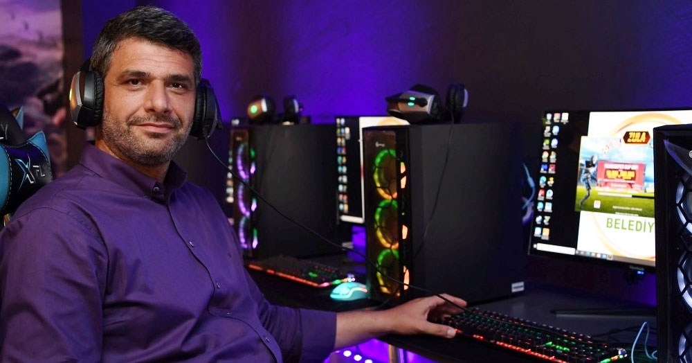 Mustafa Kocaman’dan gençlere E-spor jesti!